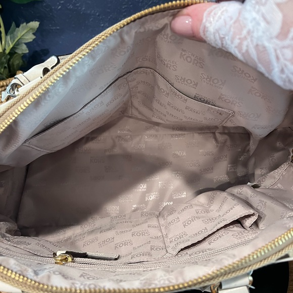 NWT Michael Kors Signature Large Tan & White Satchel - Picture 6 of 12